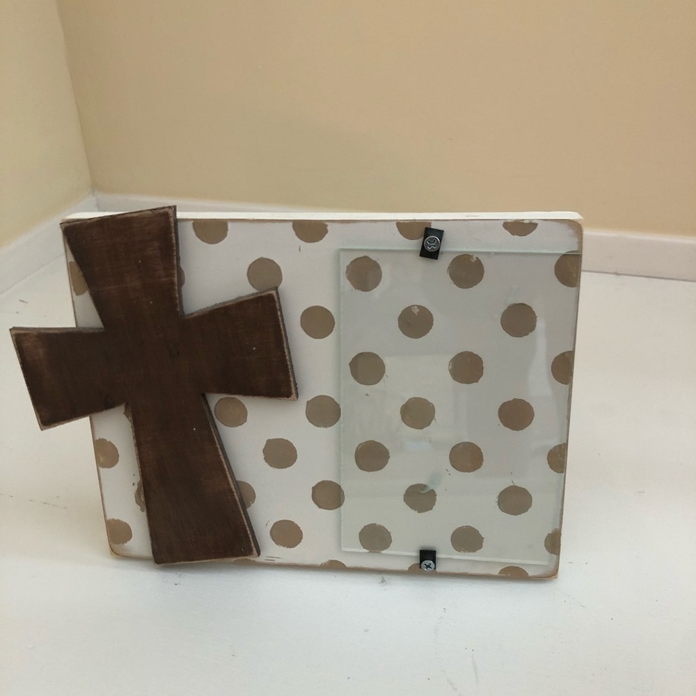 Cummings Custom Frames Cross Picture Frame